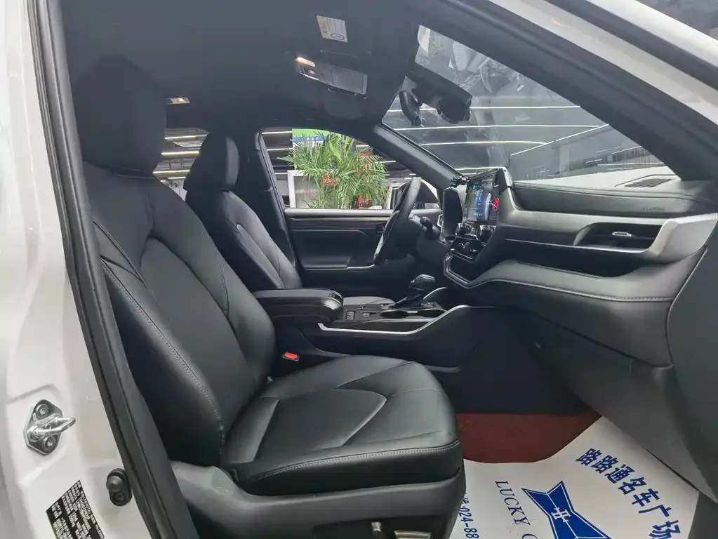 Toyota Crown Kluger 2024 из CN, фото 3