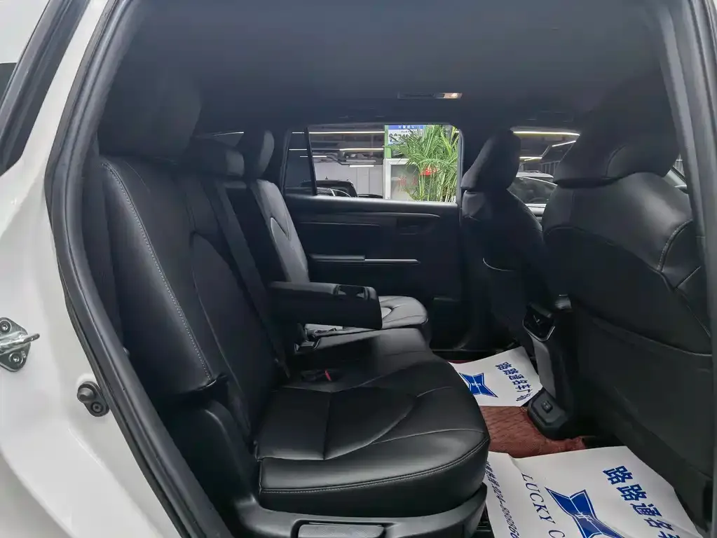 Toyota Crown Kluger 2024 из CN, фото 2