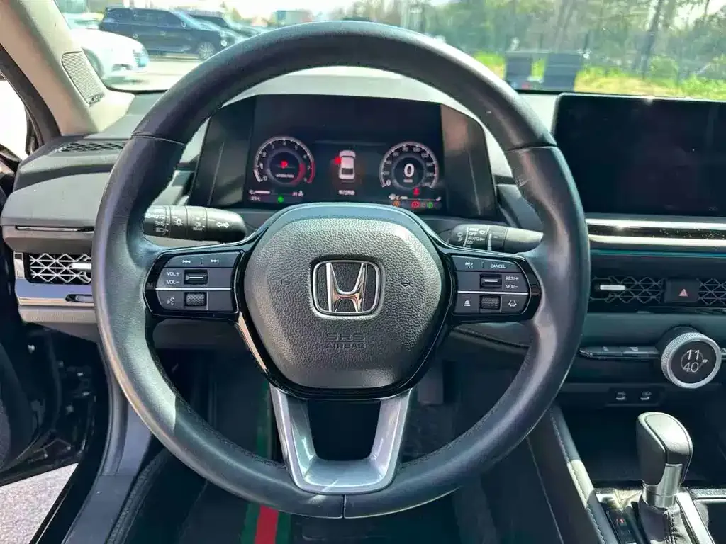 Honda Accord — фото 10