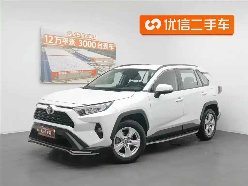 Toyota RAV4 — фото 1