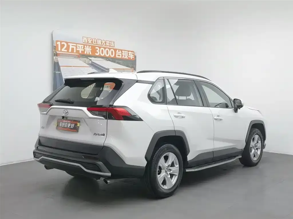 Toyota RAV4 — фото 8