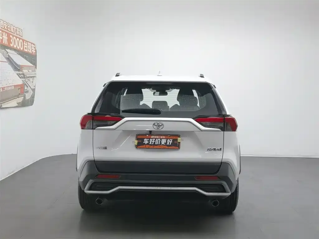 Toyota RAV4 — фото 4