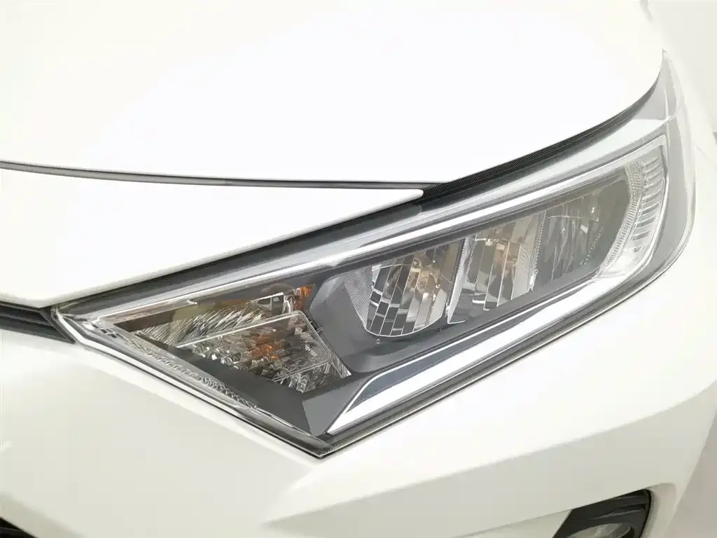 Toyota RAV4 — фото 5