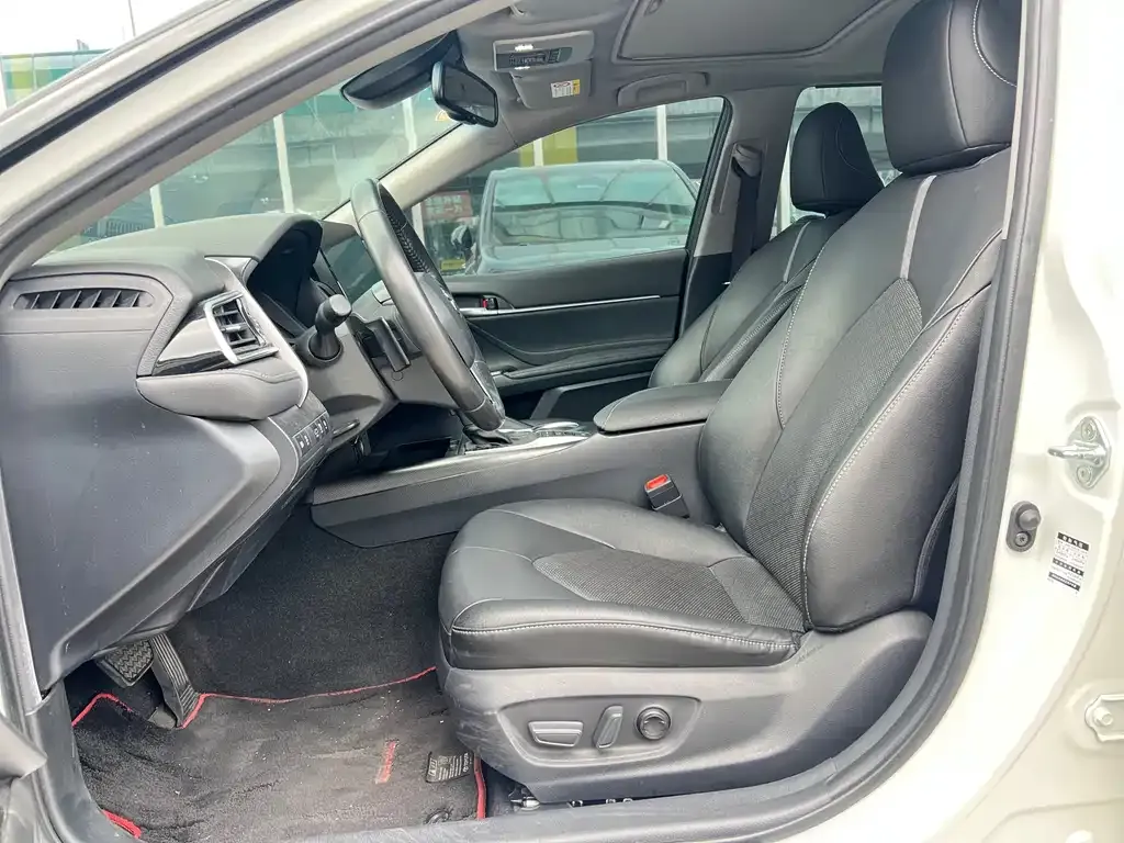 Toyota Camry — фото 6