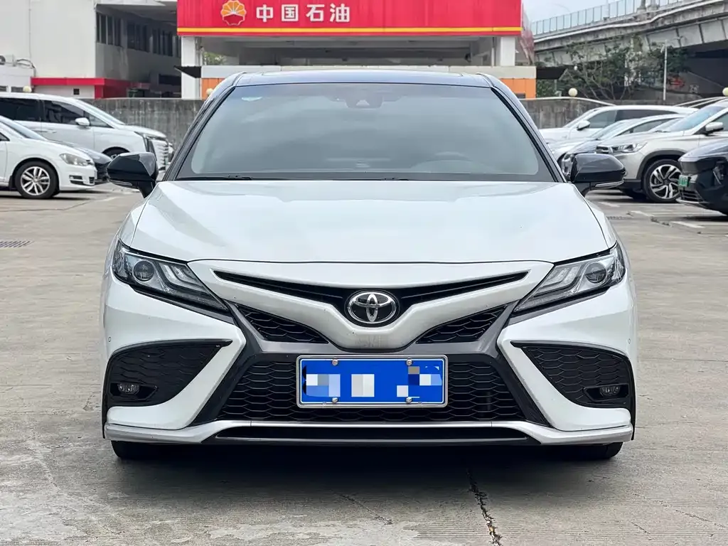 Toyota Camry — фото 9