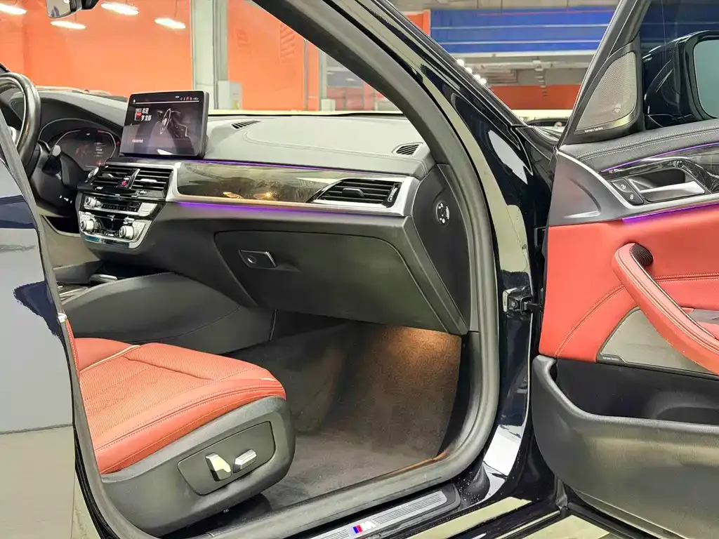 BMW 5 Series 2021 из CN, фото 3