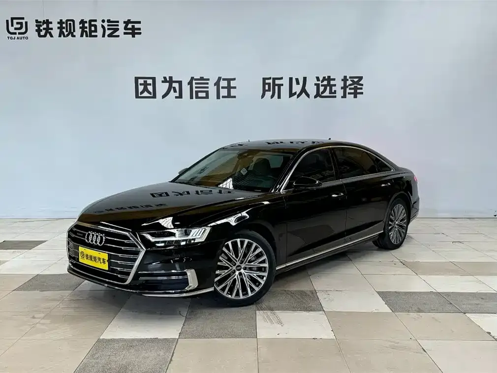 Audi A8 — фото 1