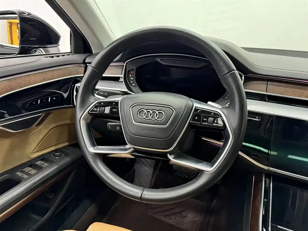 Audi A8 — фото 8