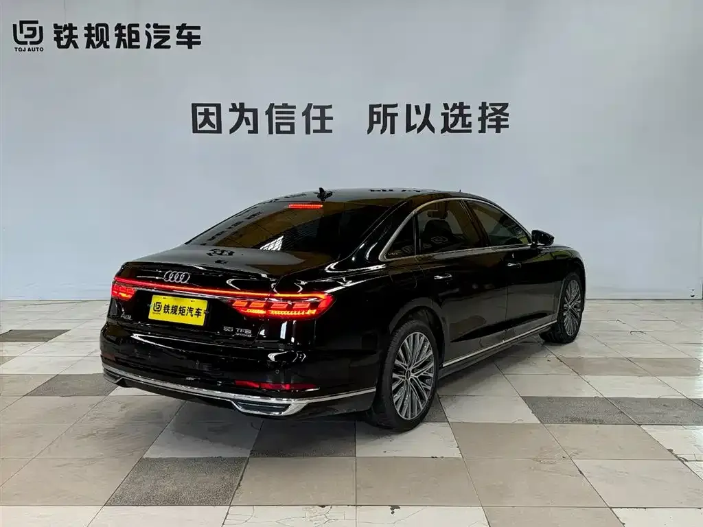 Audi A8 — фото 3