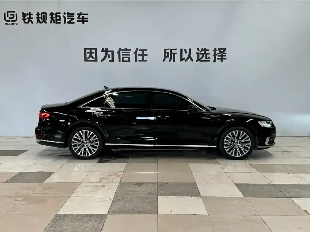 Audi A8 — фото 7