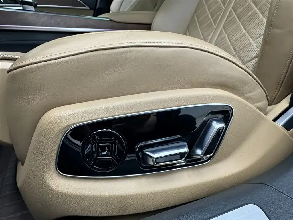 Audi A8 — фото 4
