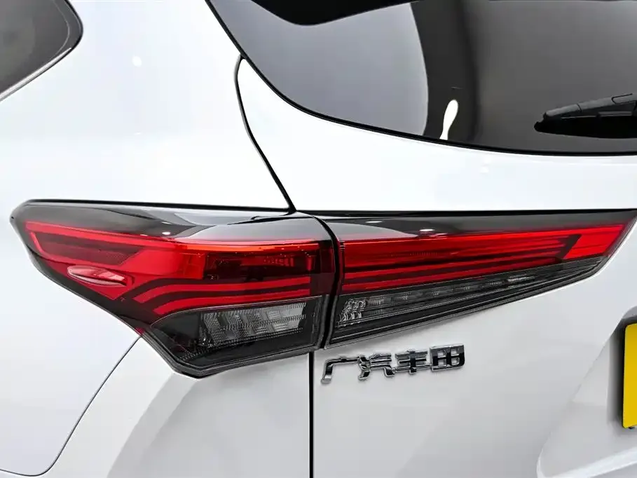 Toyota Highlander — фото 10