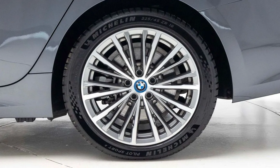 BMW 3-Series 2022 из KR, фото 5