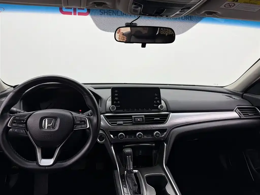 Honda Accord — фото 9