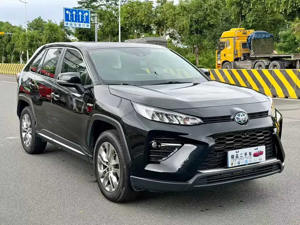 Toyota Wildlander — фото 10