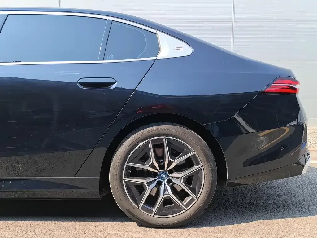 BMW i5 2025 из CN, фото 6