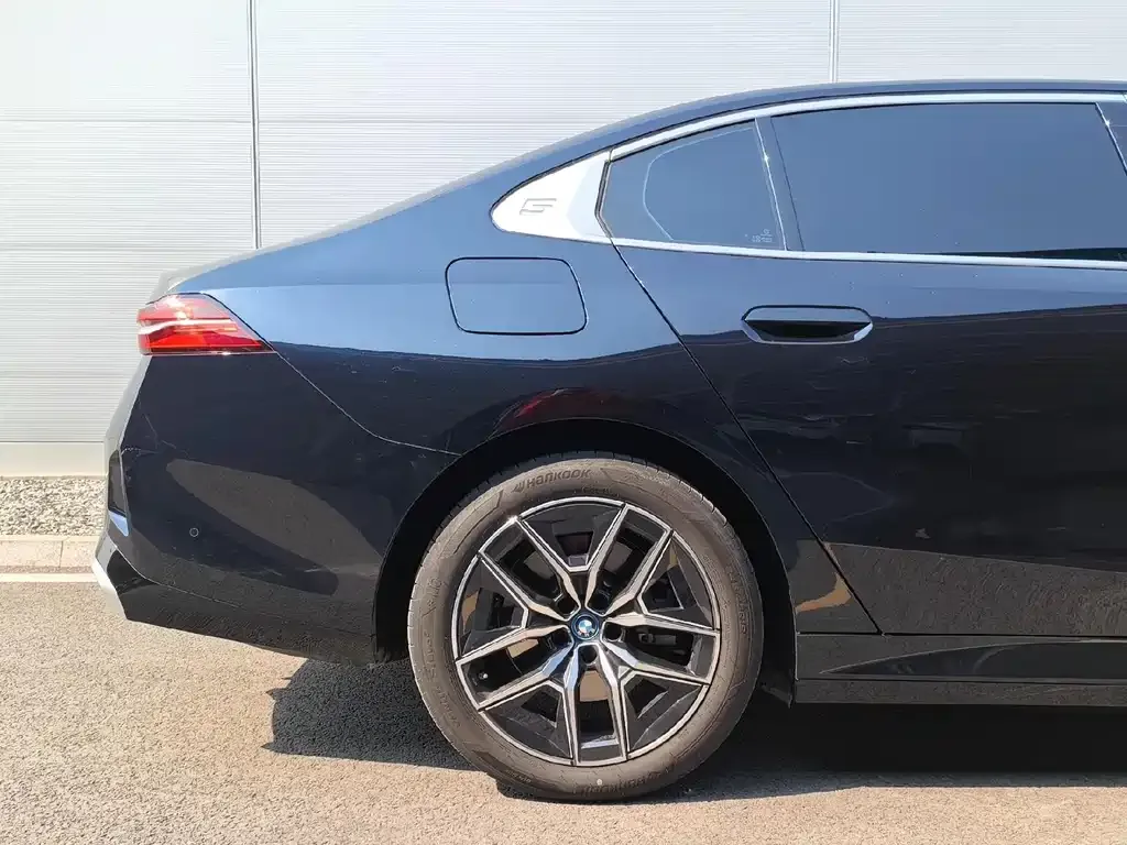 BMW i5 2025 из CN, фото 9