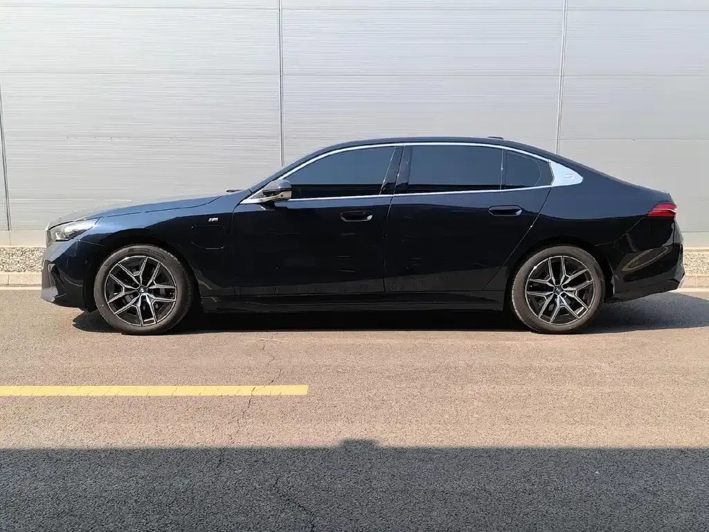 BMW i5 2025 из CN, фото 4