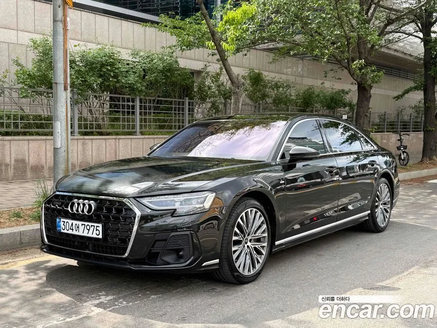 Audi A8 — фото 1