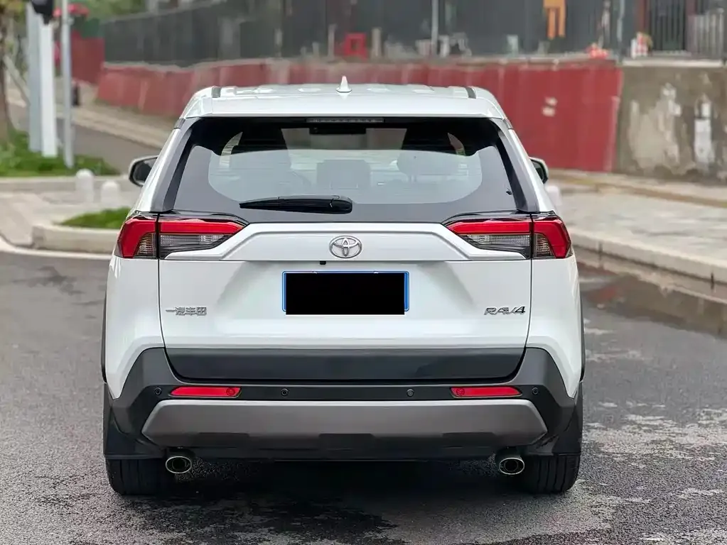 Toyota RAV4 — фото 4