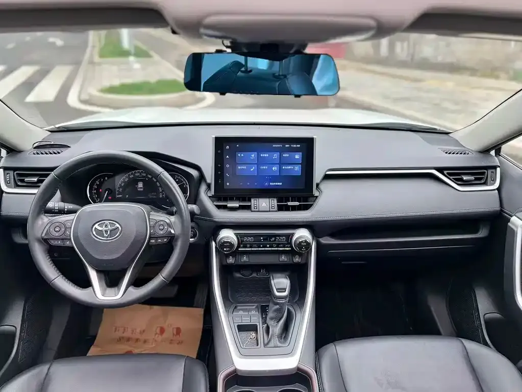 Toyota RAV4 — фото 2