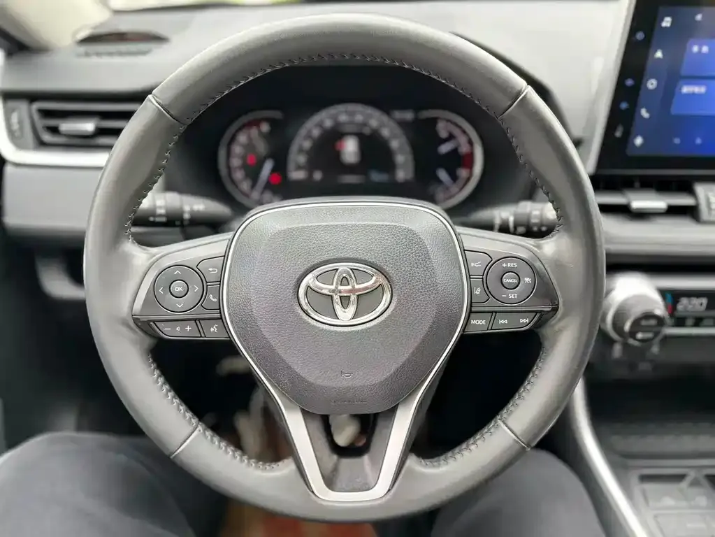 Toyota RAV4 — фото 3