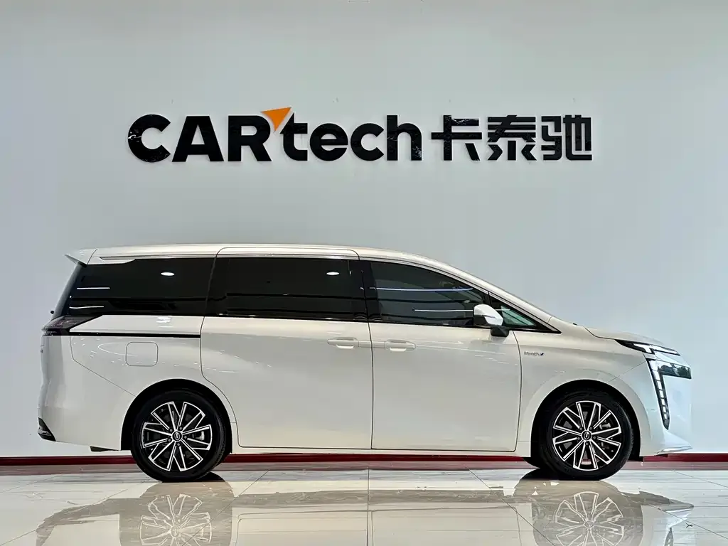 GAC Motor 传祺E8 PHEV — фото 5