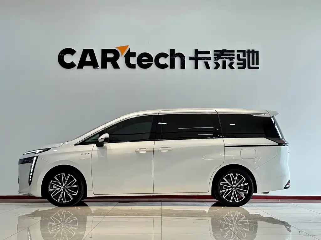 GAC Motor 传祺E8 PHEV — фото 8