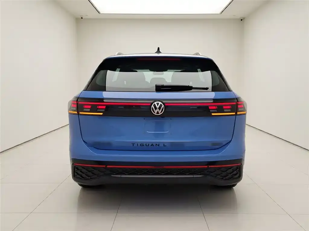 Volkswagen Tiguan L — фото 8