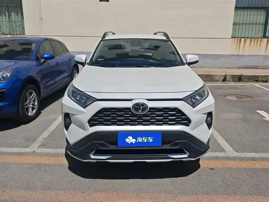Toyota RAV4 — фото 10