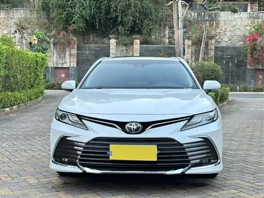 Toyota Camry — фото 5