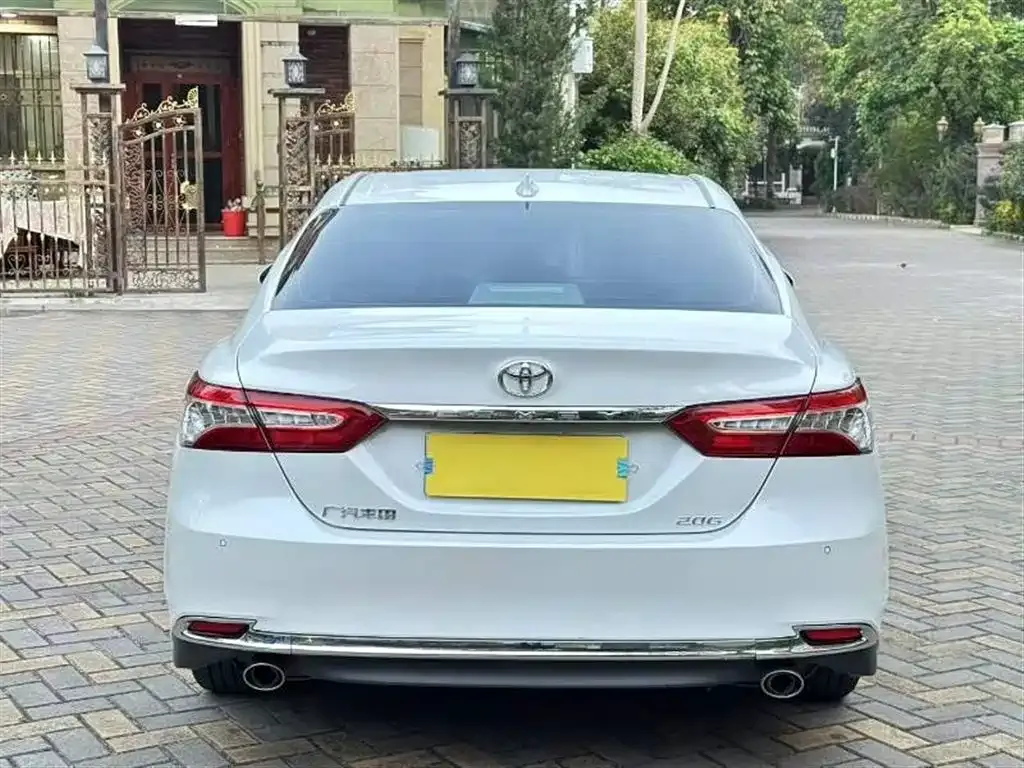 Toyota Camry — фото 6