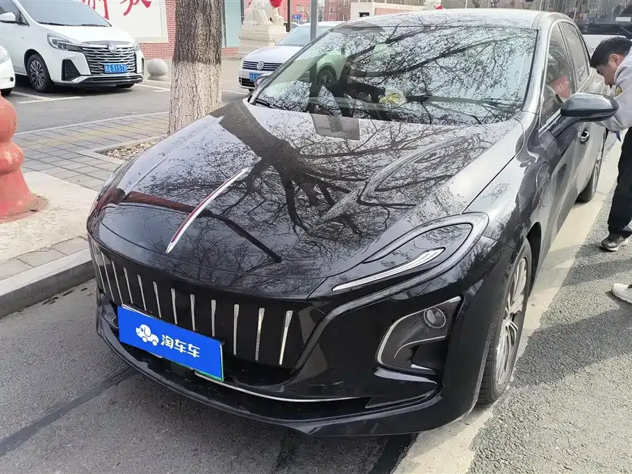 Hongqi E-QM5 — фото 1