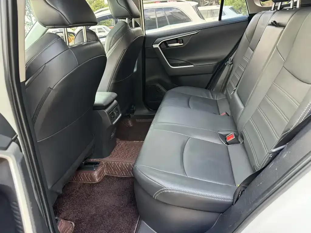 Toyota Wildlander 2022 из CN, фото 4