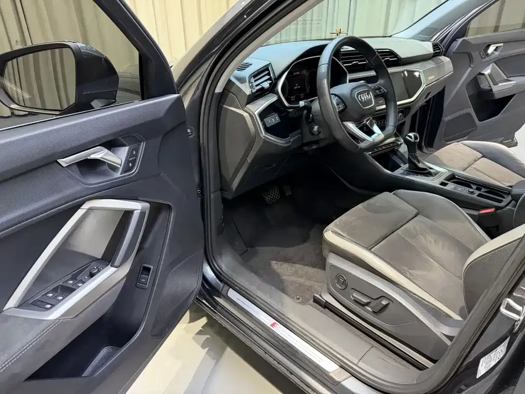 Audi Q3 2023 из CN, фото 10