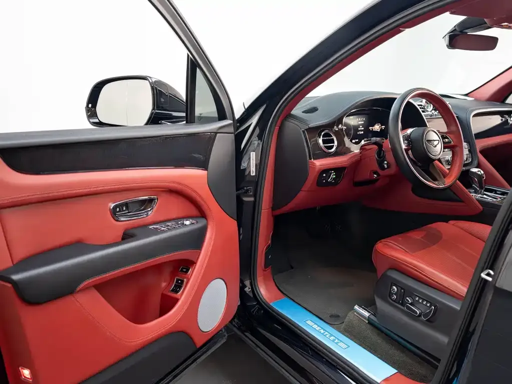 Bentley Bentayga 2021 из CN, фото 8
