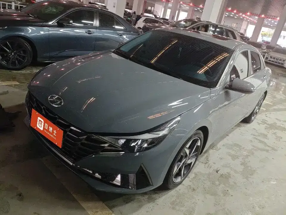 Hyundai Elantra — фото 1