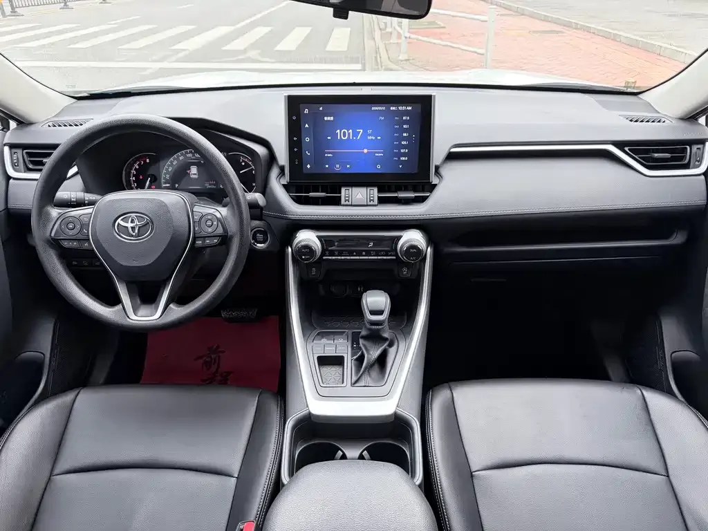 Toyota RAV4 — фото 7