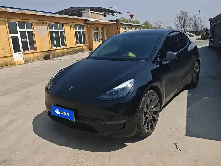 Tesla Model Y — фото 1