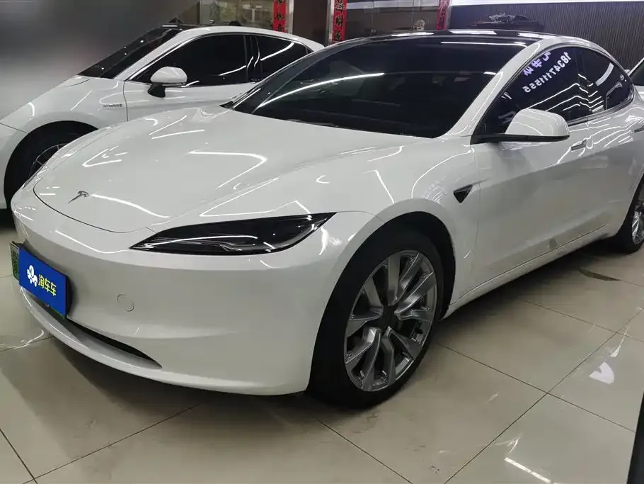 Tesla Model 3 — фото 1