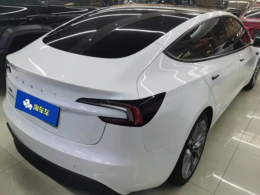 Tesla Model 3 — фото 10