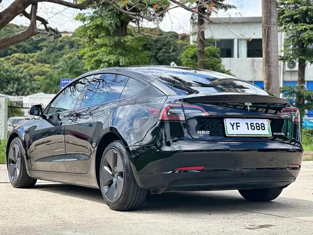 Tesla Model 3 — фото 10