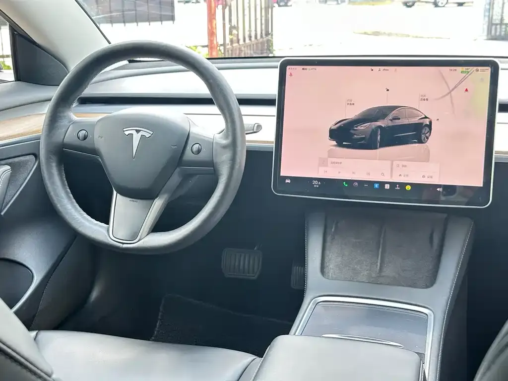Tesla Model 3 — фото 2
