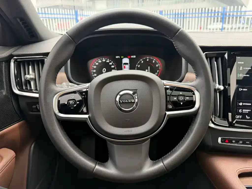 Volvo S90 — фото 8