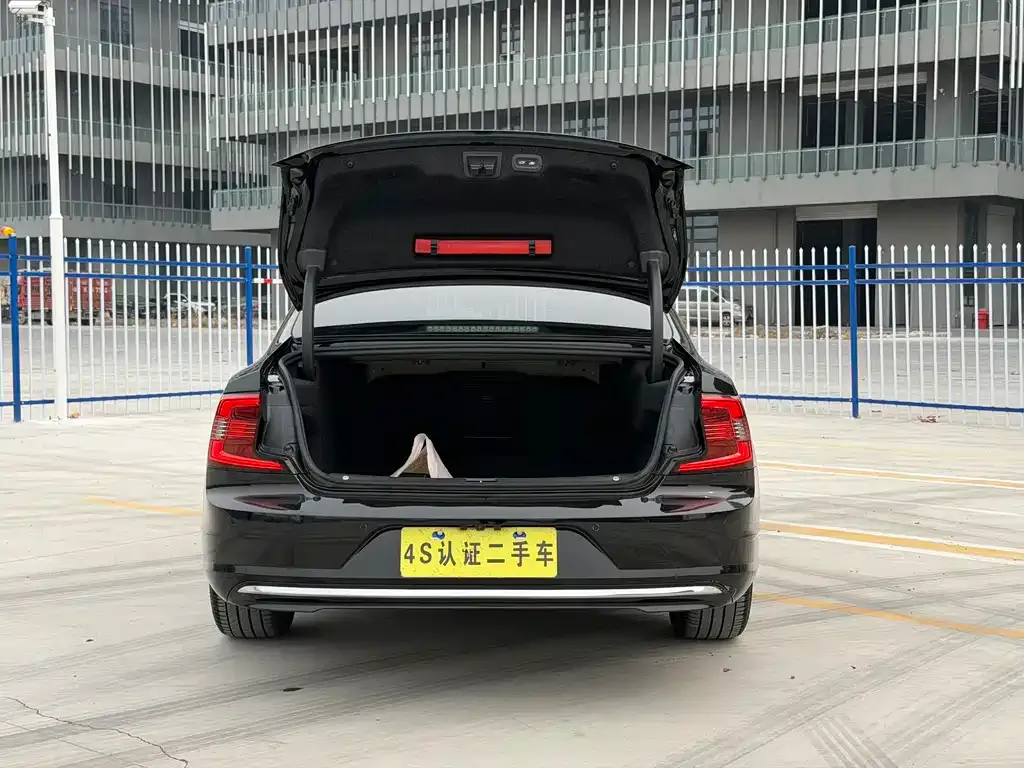 Volvo S90 — фото 3