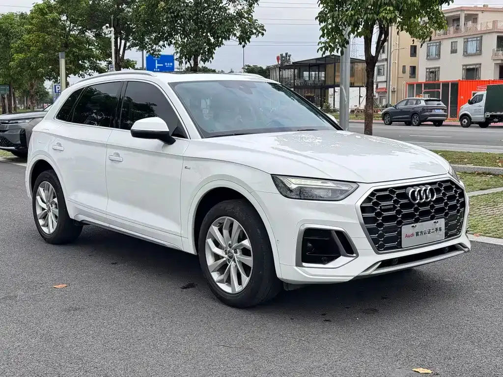 Audi Q5L — фото 10