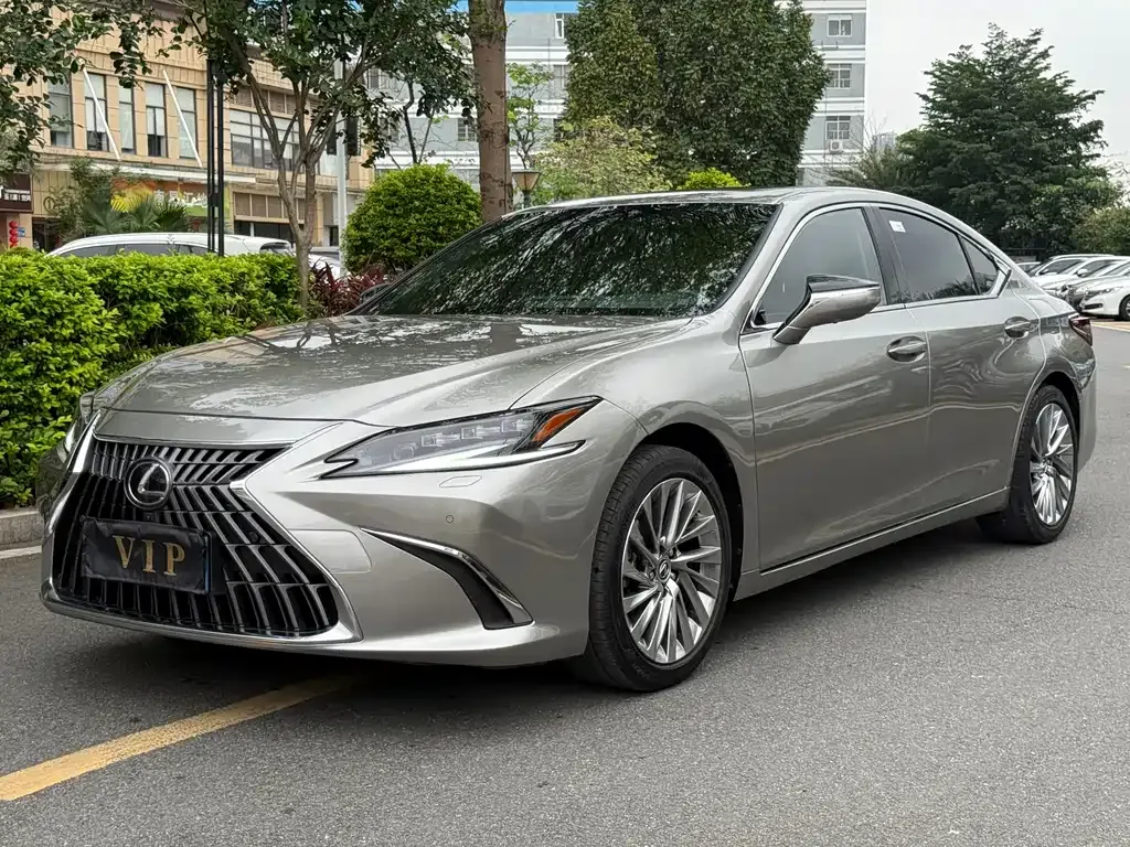 Lexus ES — фото 1
