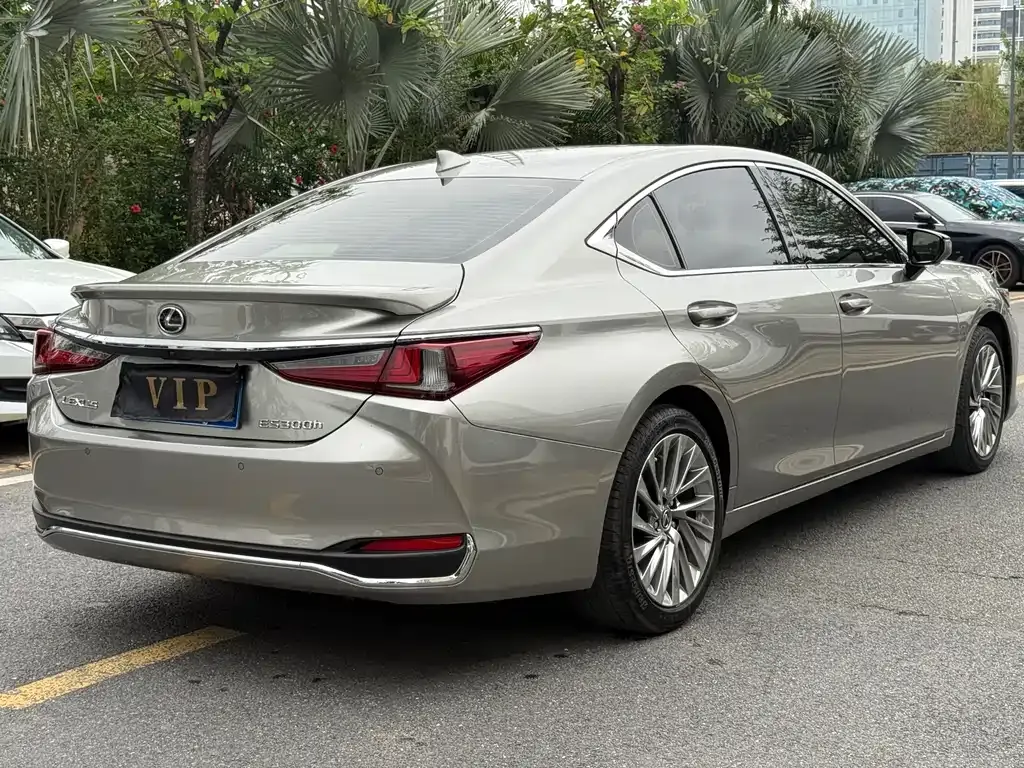 Lexus ES — фото 8