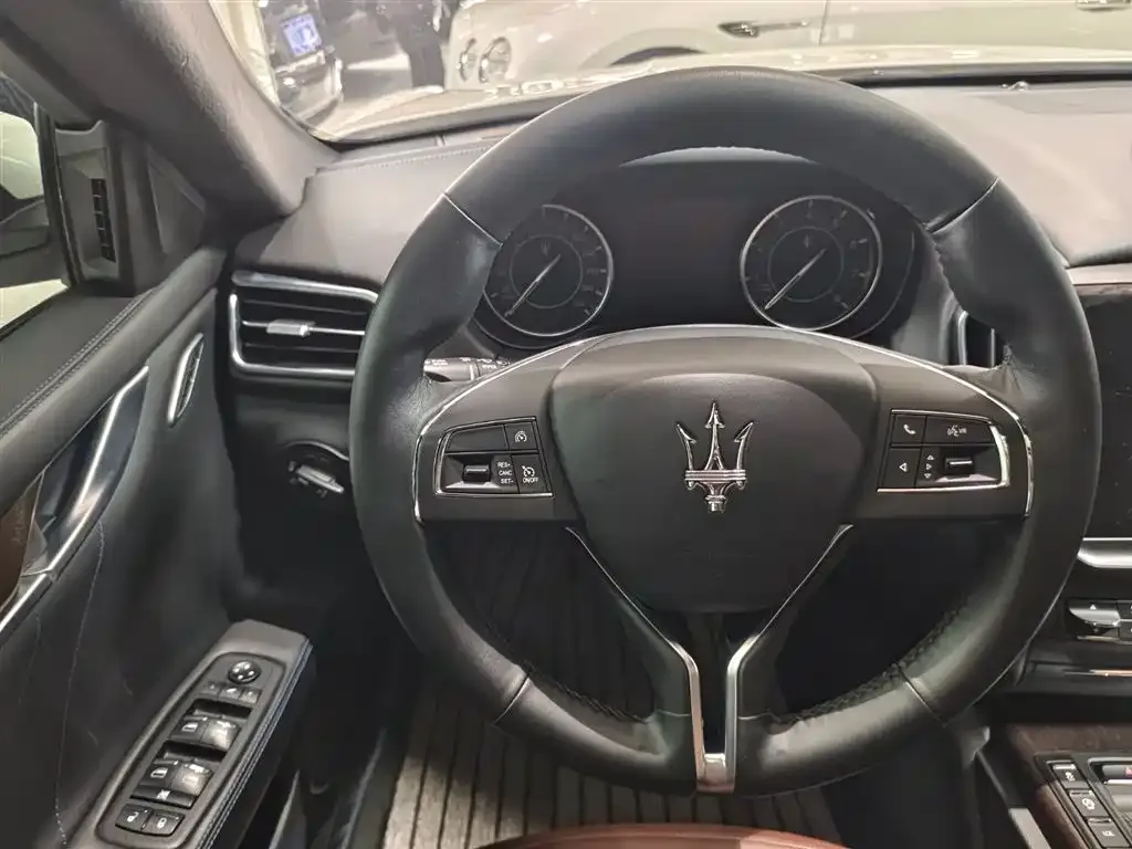 Maserati Ghibli — фото 6
