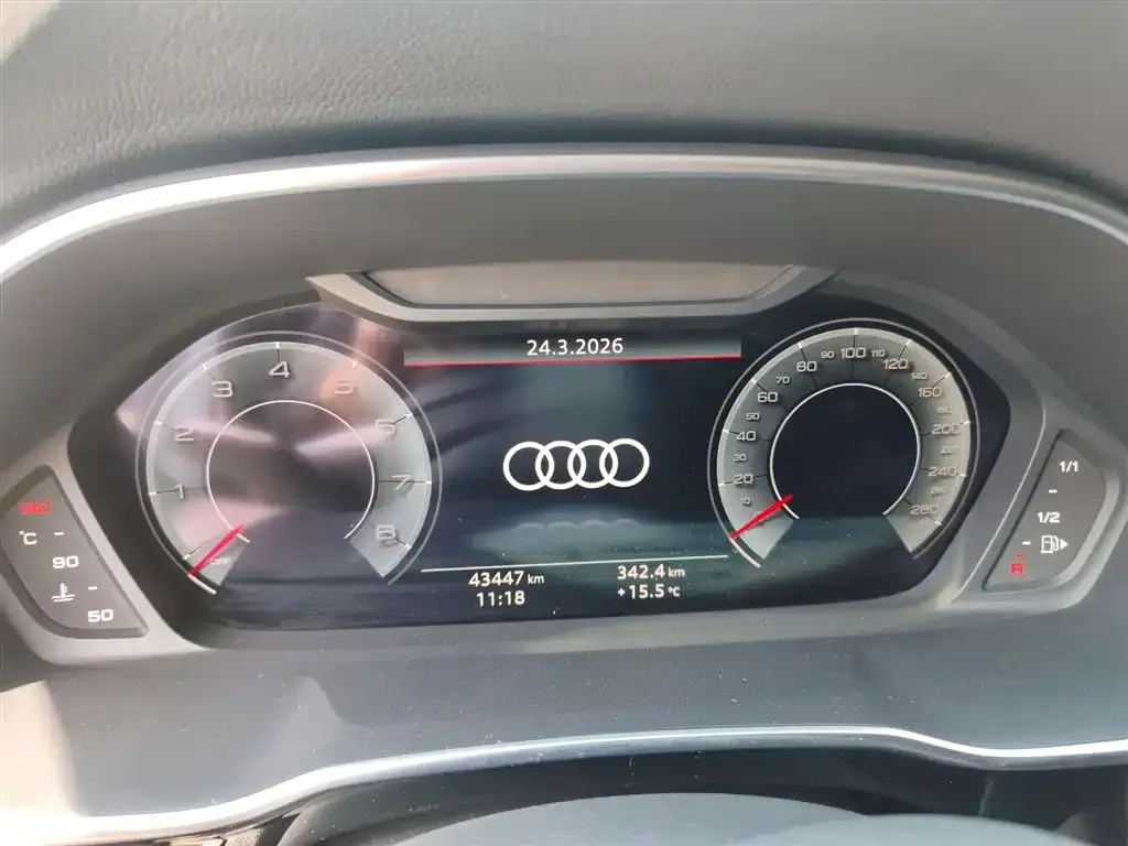 Audi Q3 — фото 1